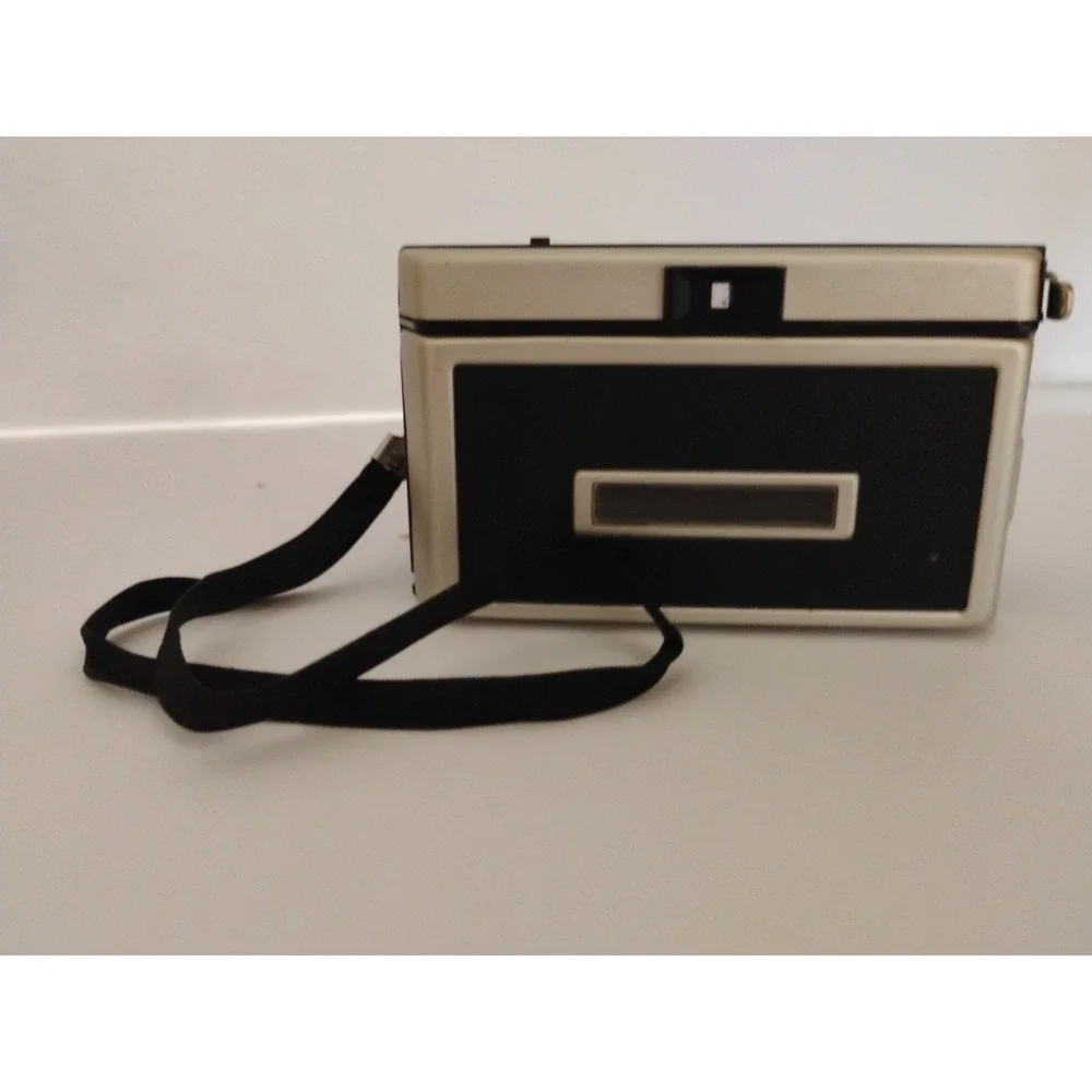 Vintage Kodak Instamatic 134 Color Outfit Automatic Electric Camera